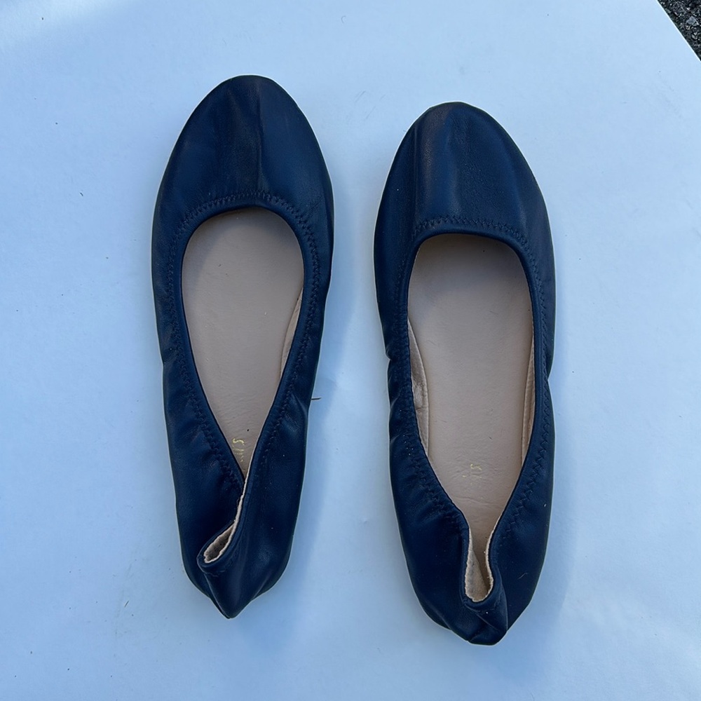 Size 11 woman’s shoe